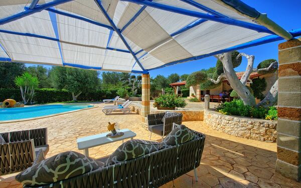 Lamia Santo Arcangelo: Udvendige