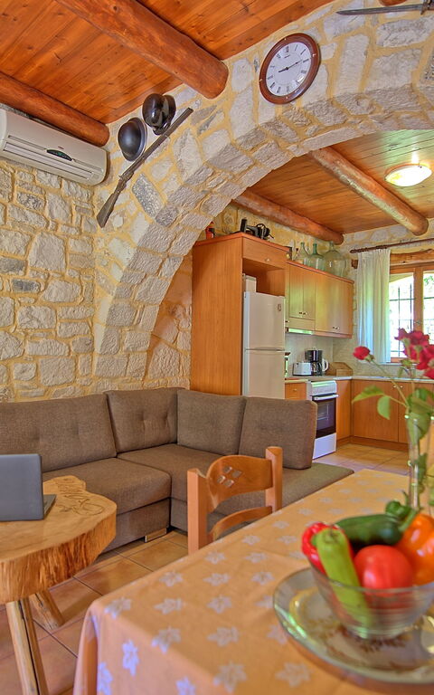 Villa Nipos: Frokostlokale, Køkken, Stue