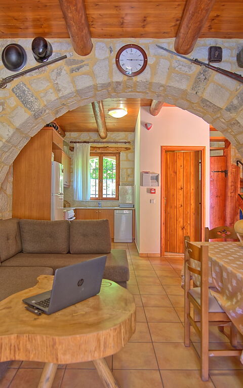 Villa Nipos: Frokostlokale, Køkken, Stue