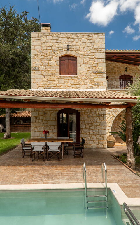 Villa Nipos: Have, pool, Udendørs