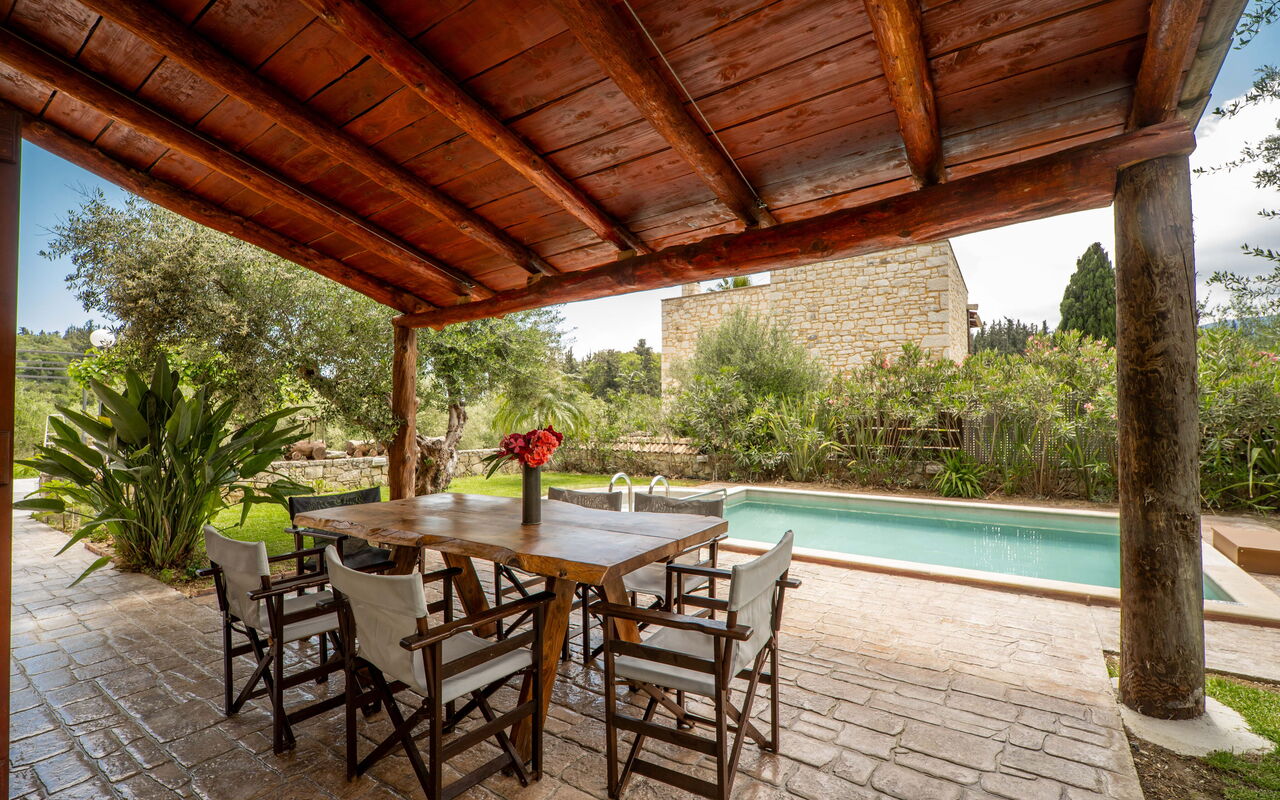 Villa Nipos: pool, Udendørs