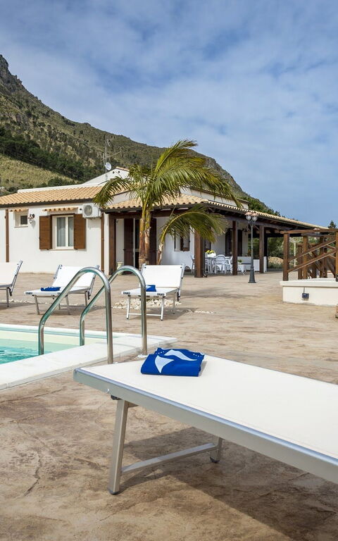 Villa Mare e Monti: pool, Udendørs