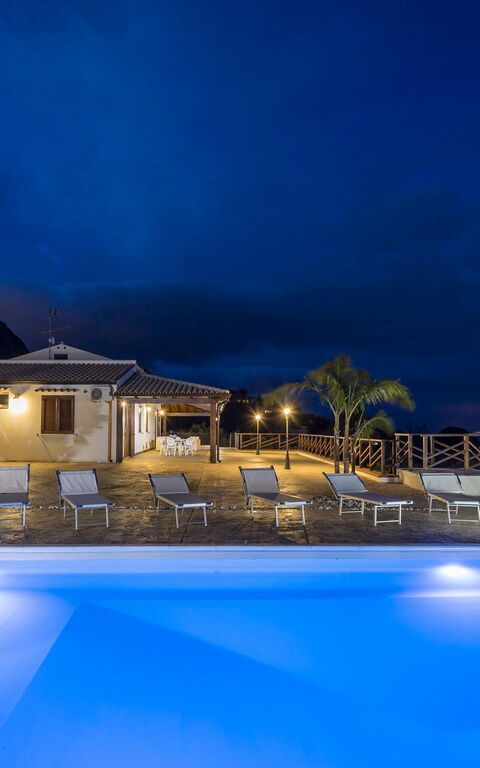 Villa Mare e Monti: pool, Udendørs