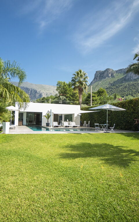 Villa Denari: Have, Udendørs