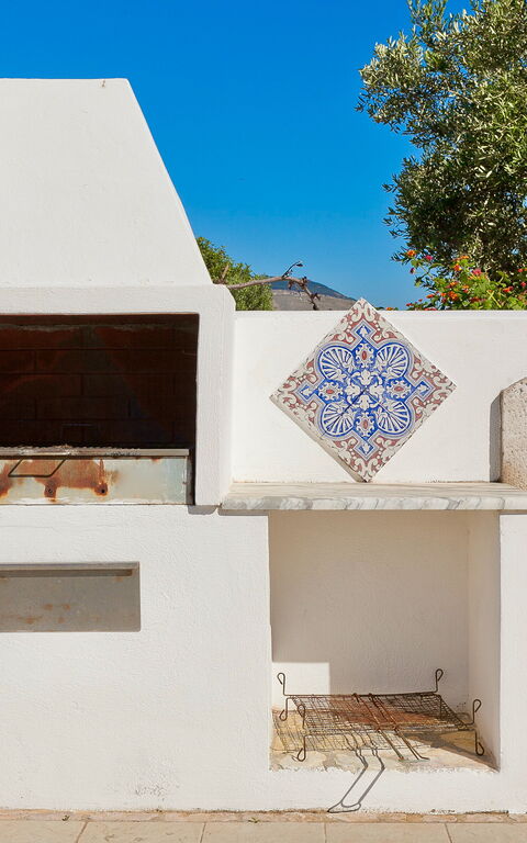 Tenutersa: Have, Udendørs, Udvendige