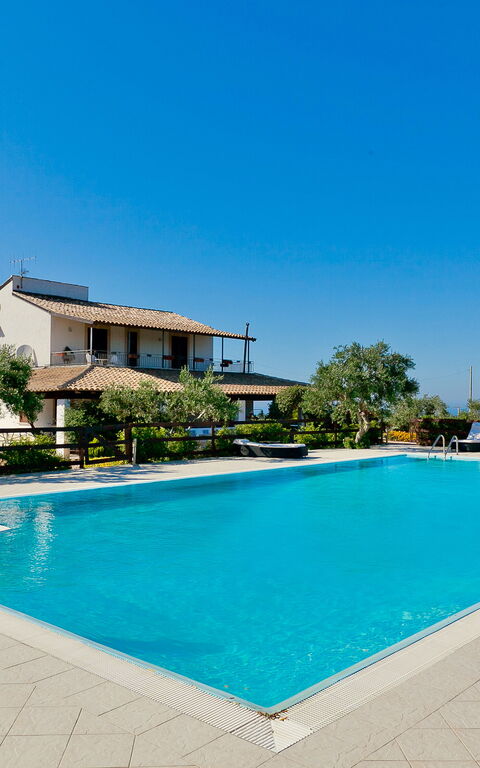 Tenutersa: pool, Udendørs, Udvendige