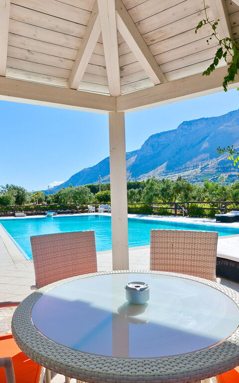 Tenutersa: pool, Udendørs, Udvendige