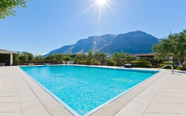 Tenutersa: pool, Udendørs, Udvendige