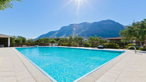 Tenutersa: pool, Udendørs, Udvendige