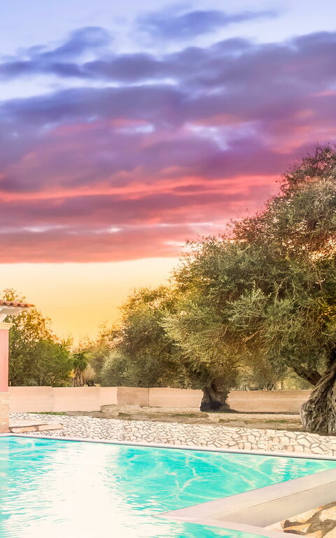 Beach Villa Joanna: Have, pool, Udendørs