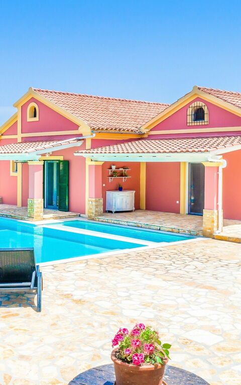 Beach Villa Joanna: Have, pool, Udendørs