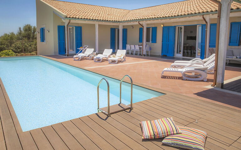 Villa Ala: pool, Udendørs