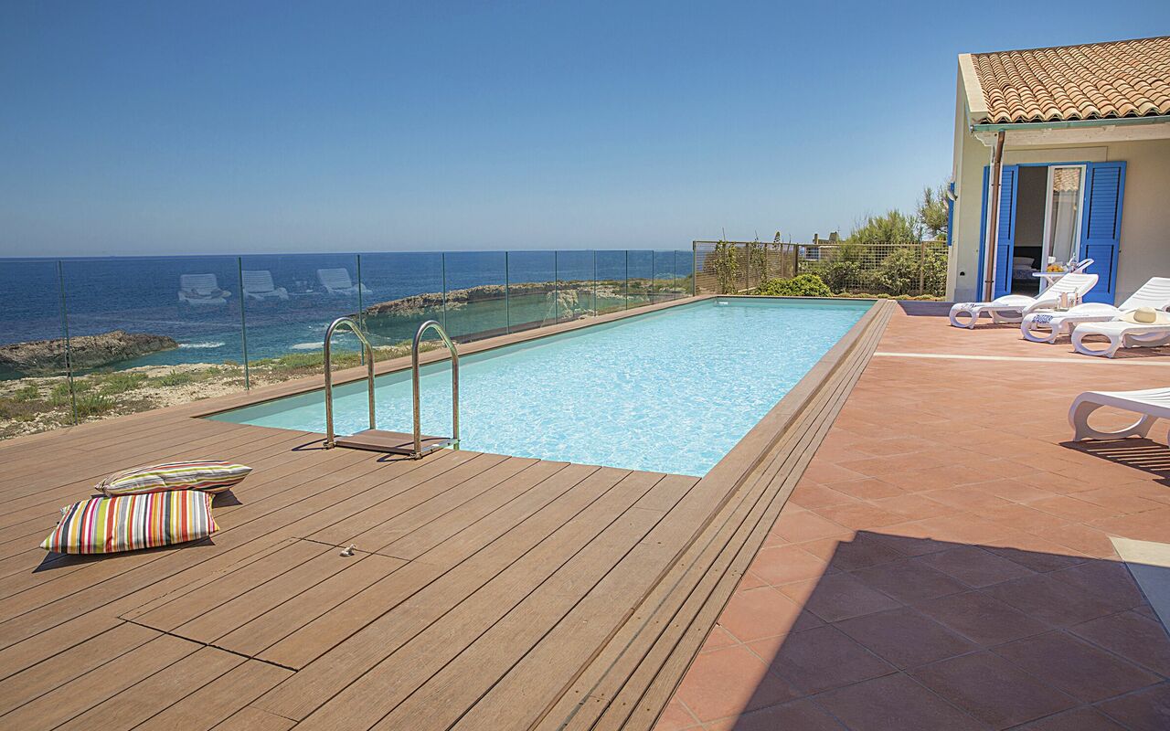 Villa Ala: pool, Udendørs