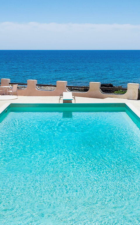 Blu Moon: pool, Visninger