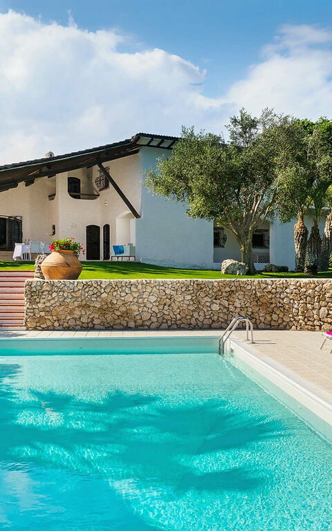 Blu Moon: Have, pool, Udvendige