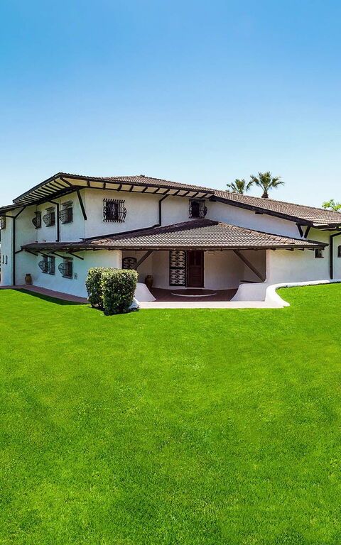 Blu Moon: Have, Udvendige