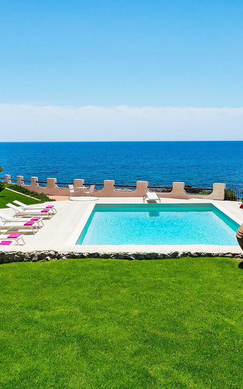 Blu Moon: Have, pool, Visninger