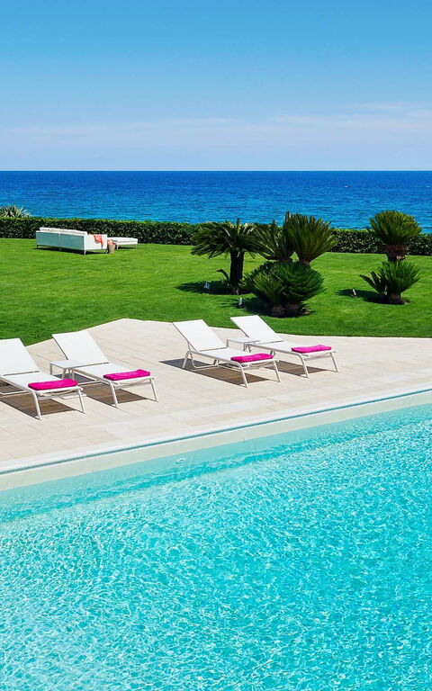 Blu Moon: Have, pool, Visninger