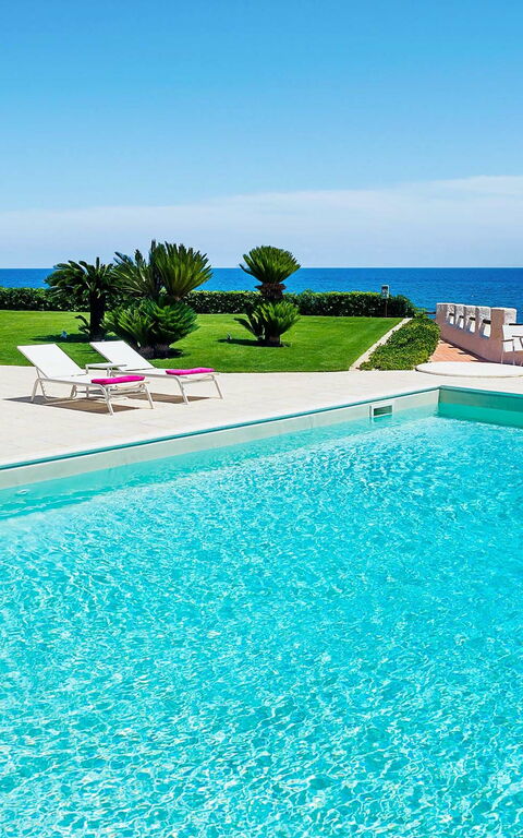 Blu Moon: Have, pool, Visninger