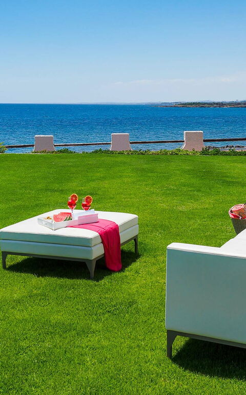 Blu Moon: Have, Udendørs, Visninger