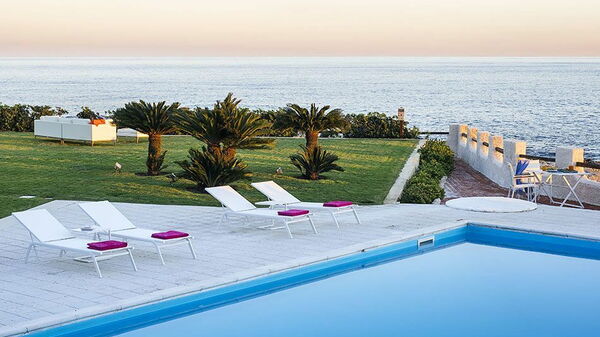 Blu Moon: Have, pool, Udendørs, Visninger