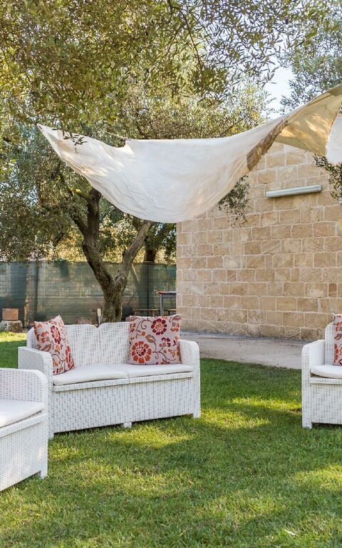 Villa Safiria: Have, Udendørs