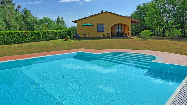 Casa Legoli: Have, pool, Udvendige