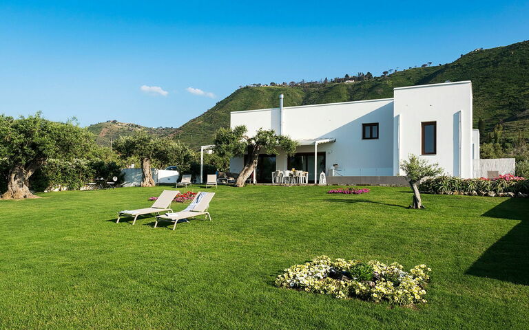 Villa Nettuno: Have, Udendørs