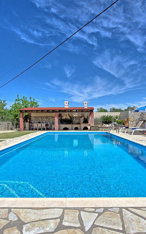 Acharavi Beach Villa: pool, Udendørs