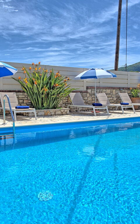 Acharavi Beach Villa: pool, Udendørs