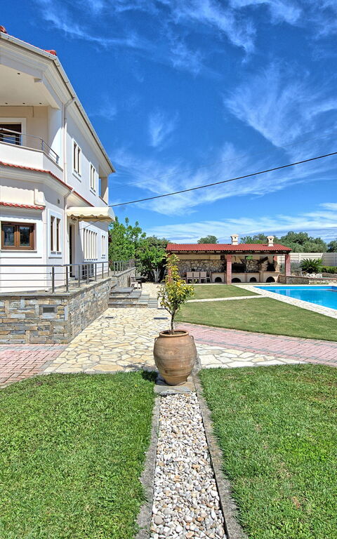 Acharavi Beach Villa: Have, Udendørs