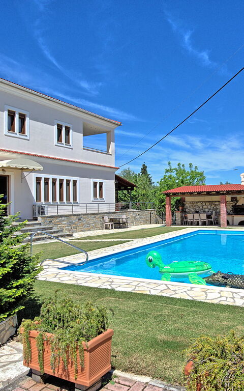 Acharavi Beach Villa: Have, Udendørs