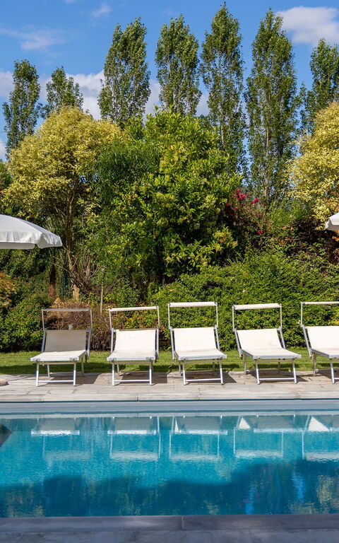 Villa Cangeli: pool, Udendørs