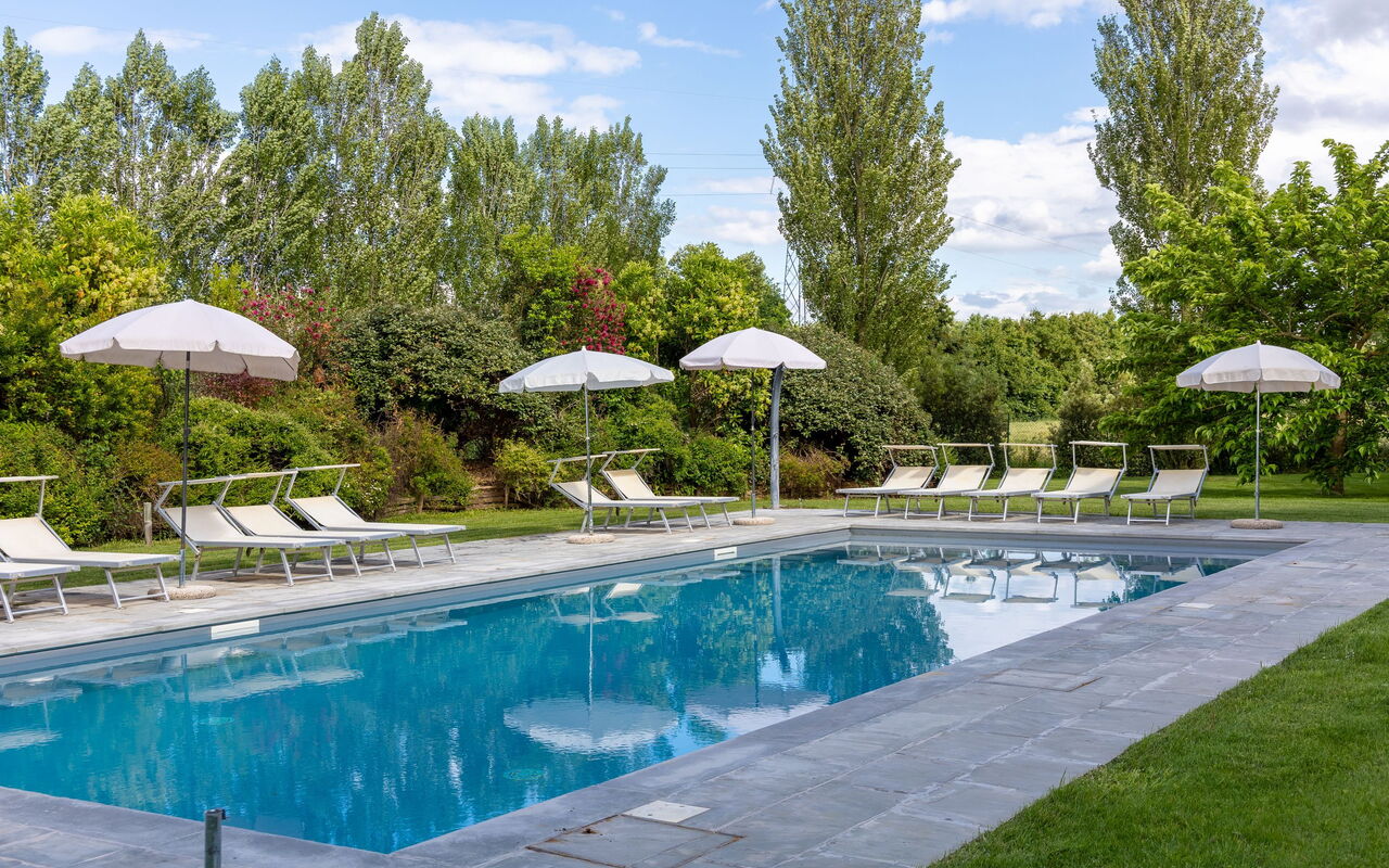 Villa Cangeli: pool, Udendørs