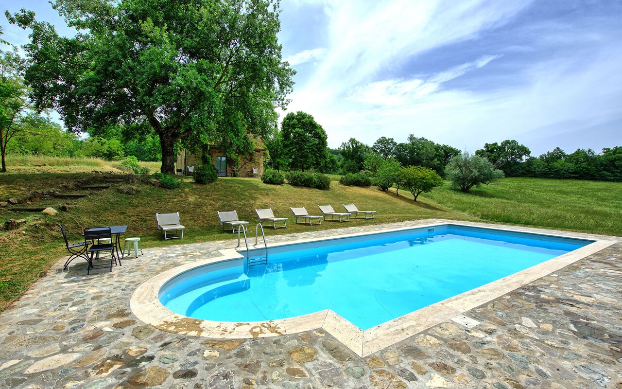 Villa Gualchiere: Have, pool, Udendørs