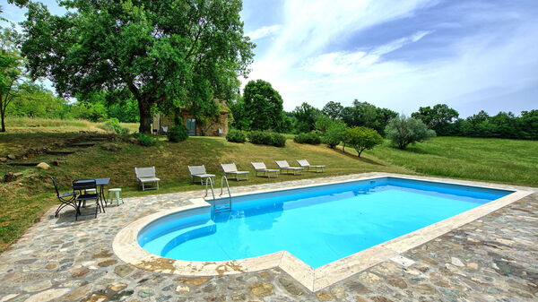 Villa Gualchiere: Have, pool, Udendørs