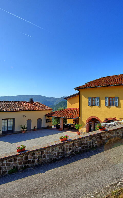 Casalta: Udendørs, Udvendige