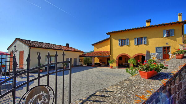 Casalta: Udendørs, Udvendige