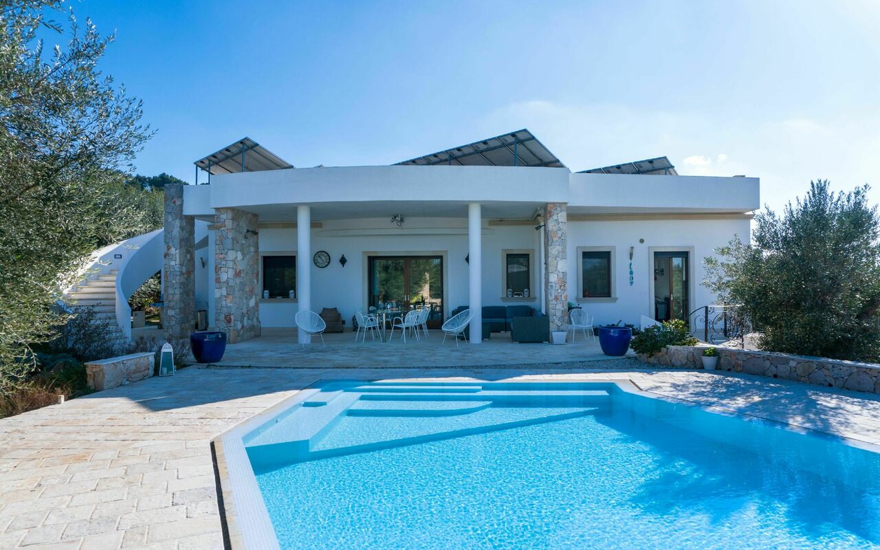 Villa Modigliani: pool, Udendørs