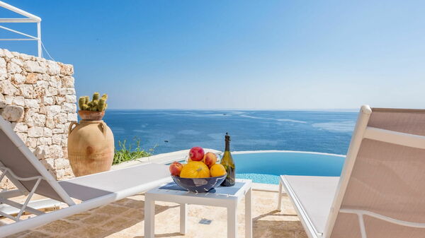 Villa Infinity: Altan / terrasse / gårdhave, pool, Udendørs