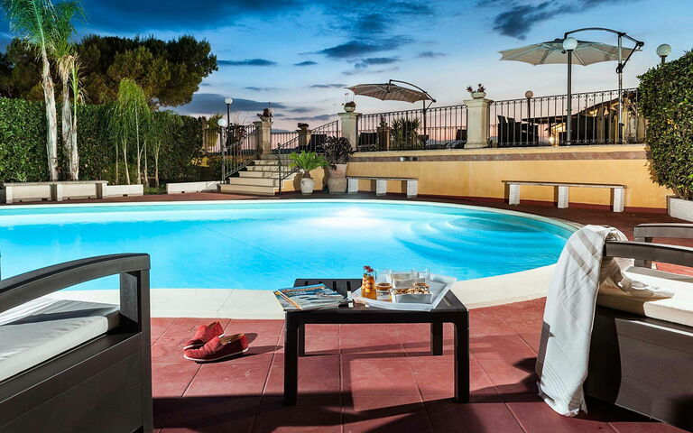 Villa Carolina: pool, Udendørs