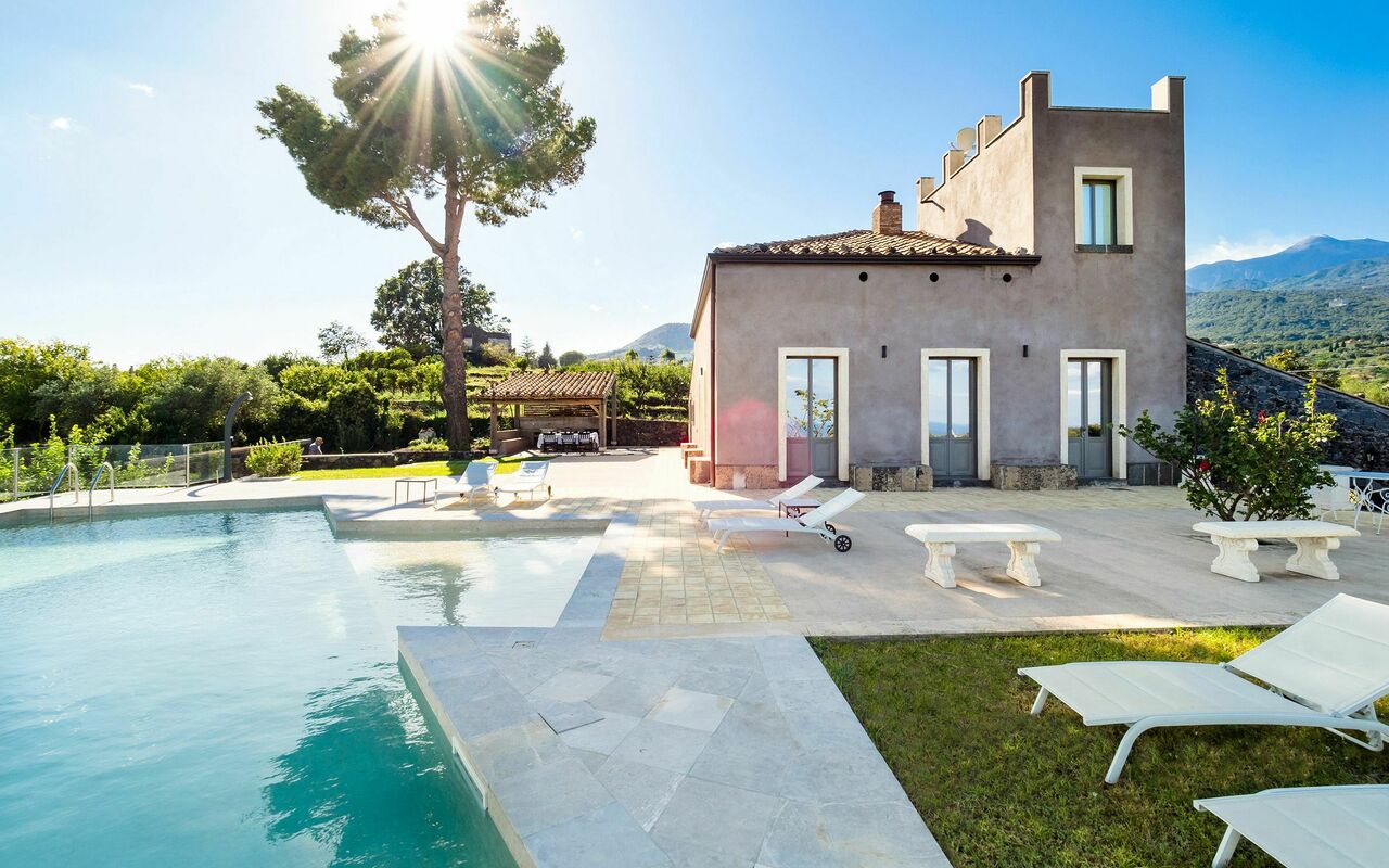 Villa Torre Etnea: pool, Udendørs