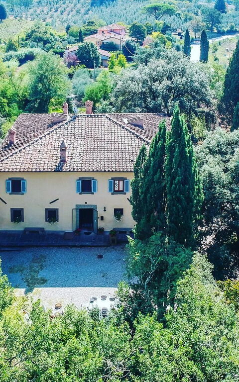 Moriolo: Have, Udvendige