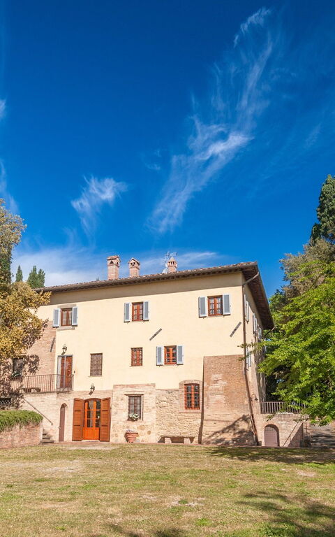 Moriolo: Have, Udvendige