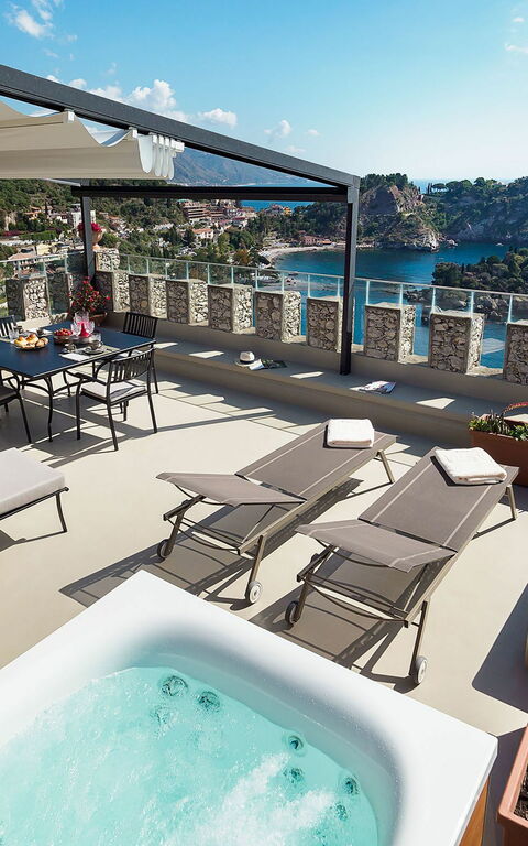 Torre Isola Bella: Altan / terrasse / gårdhave