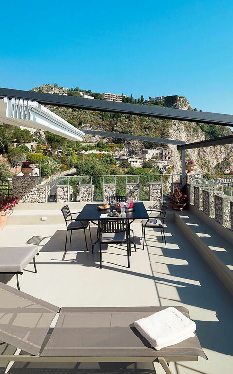 Torre Isola Bella: Altan / terrasse / gårdhave