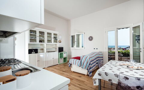 Feriebolig Timone: Frokostlokale, Køkken, Stue