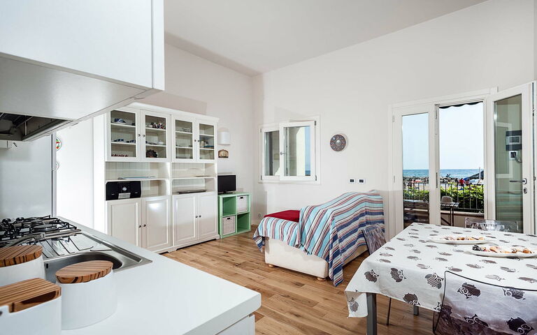 Feriebolig Timone: Frokostlokale, Køkken, Stue