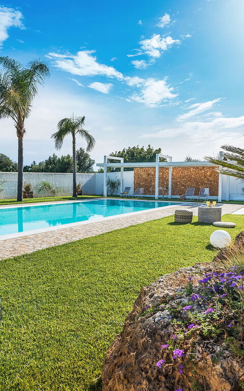 Villa Pietra Del Sole: Have, pool, Udendørs, Udvendige