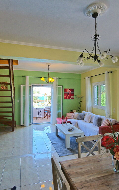 Beachfront Villa Rania: Frokostlokale, Køkken, Stue